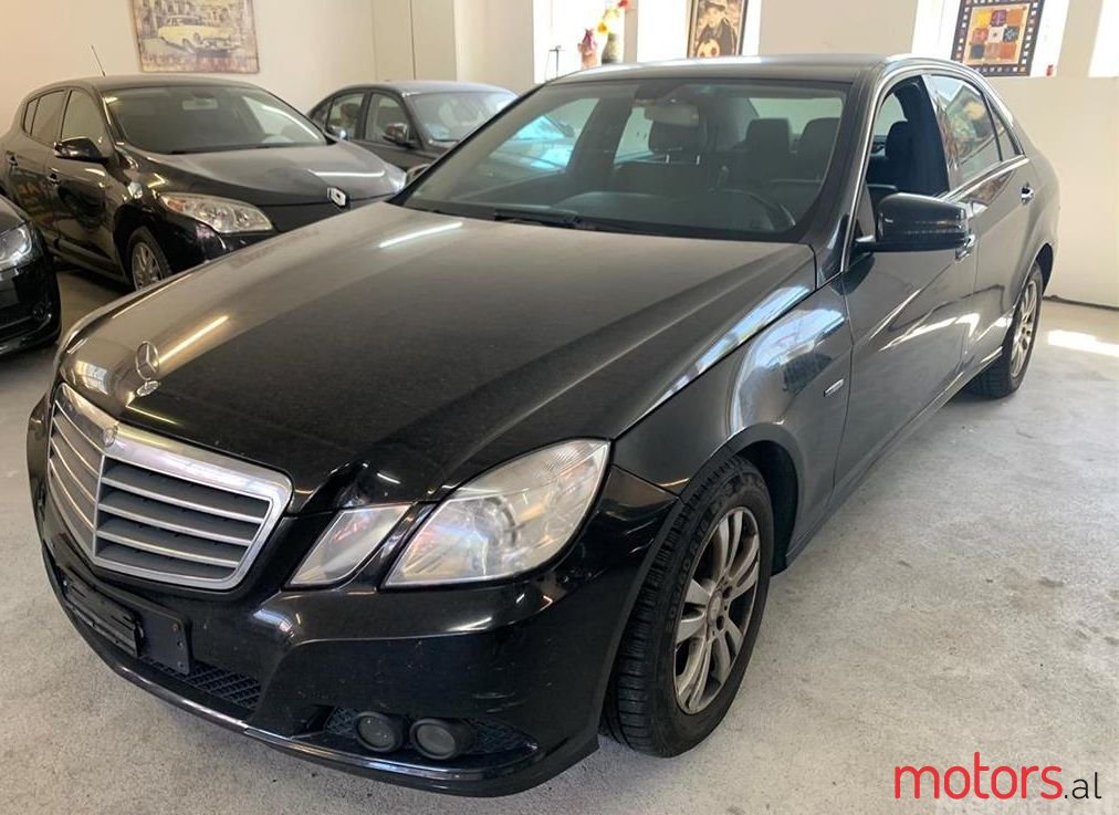 2011' Mercedes-Benz E 200 photo #1