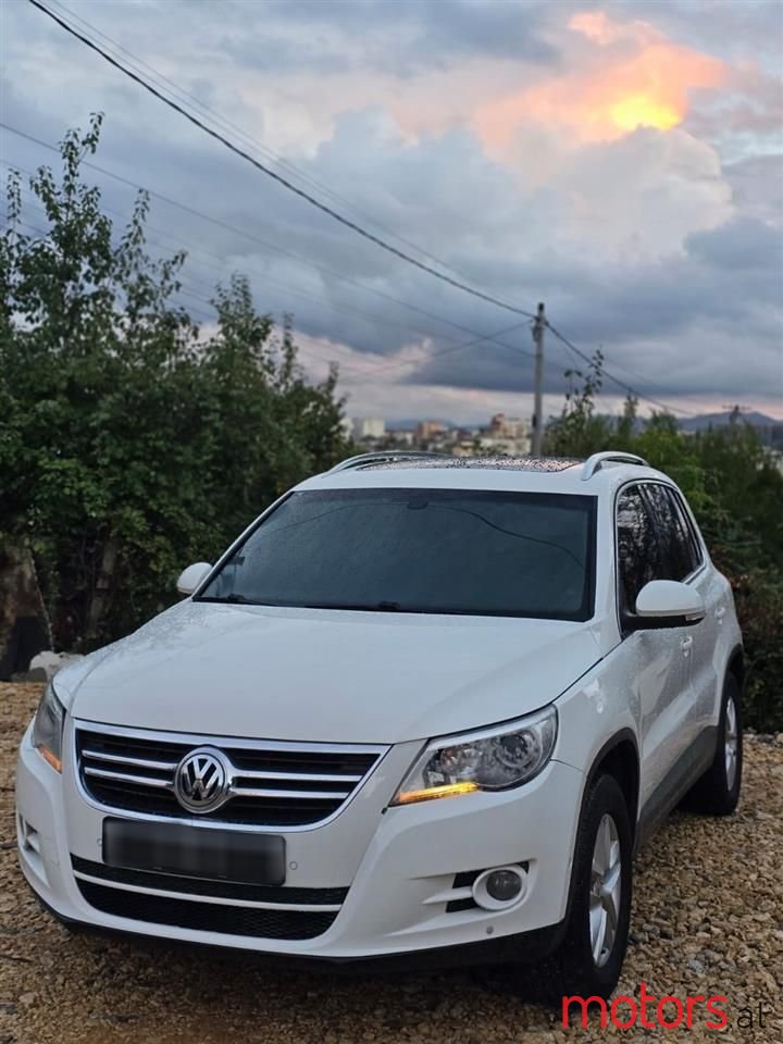 2009' Volkswagen Tiguan photo #1