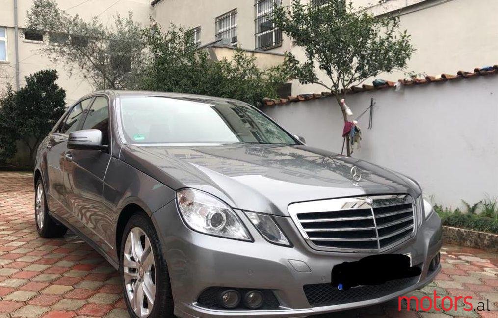 2009' Mercedes-Benz E 220 photo #1
