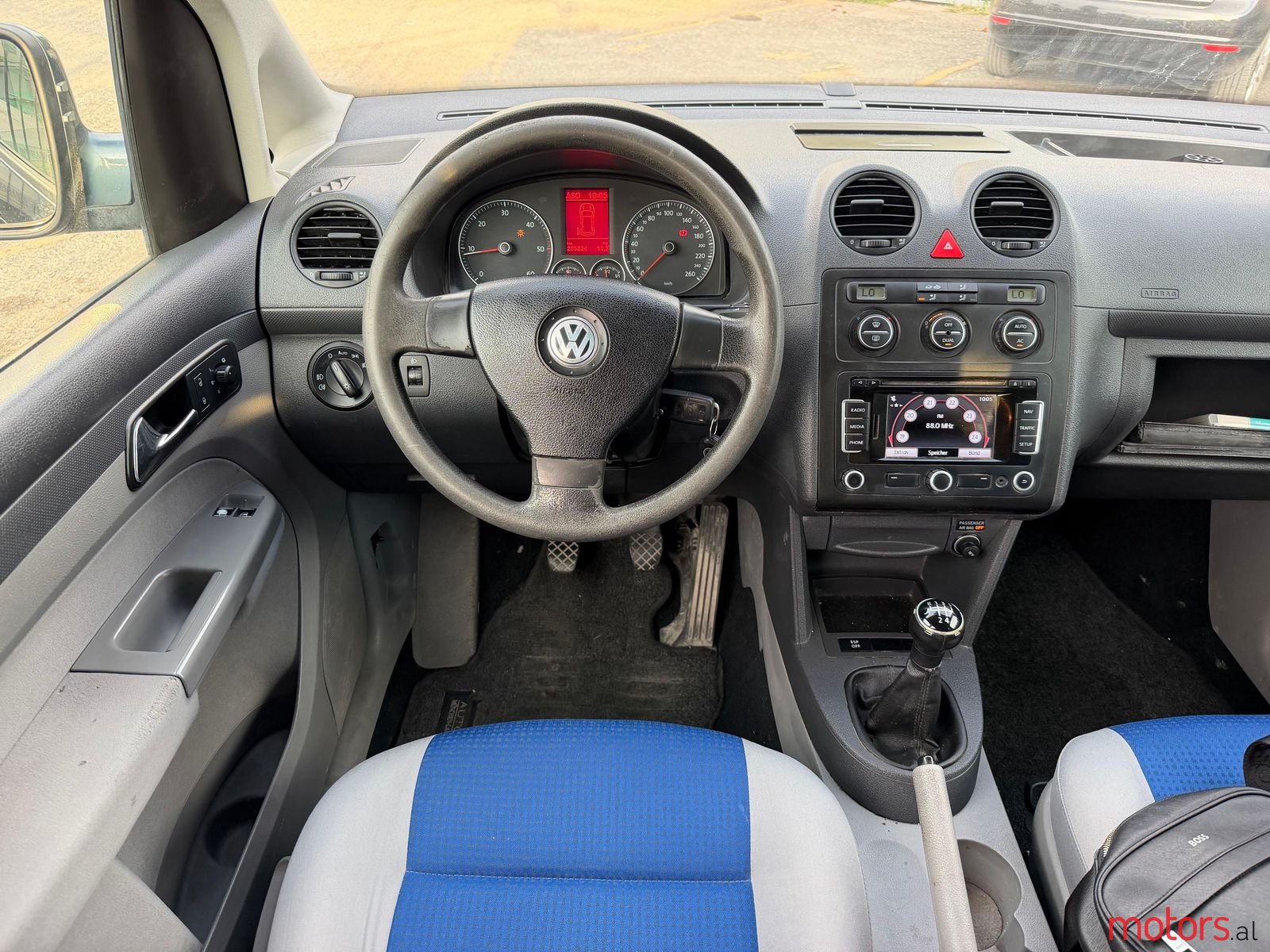 2009' Volkswagen Caddy photo #2