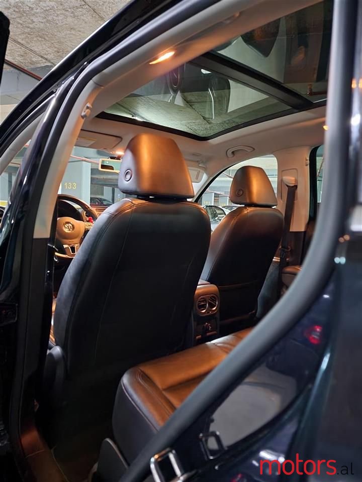 2011' Volkswagen Tiguan photo #6