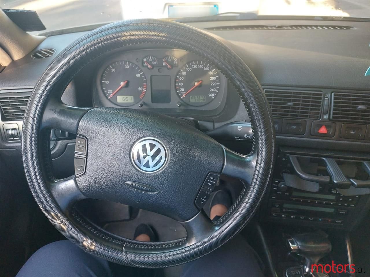 2002' Volkswagen Golf photo #5