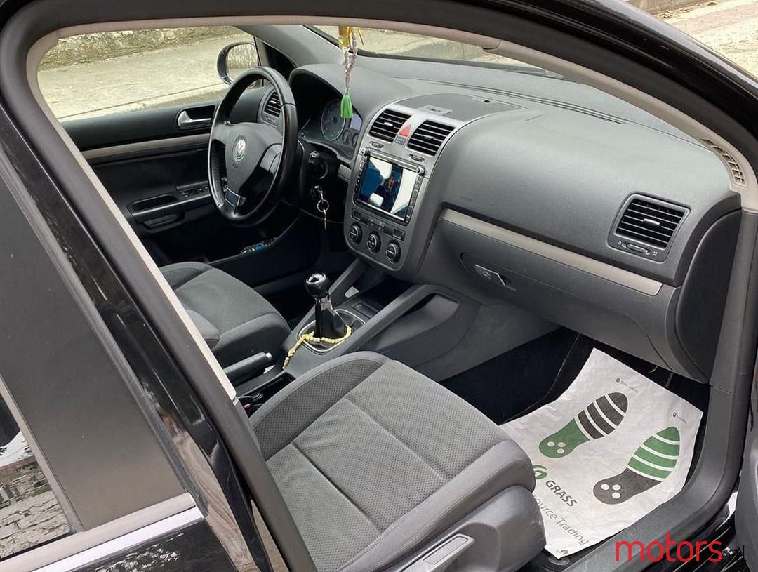 2009' Volkswagen Golf photo #5