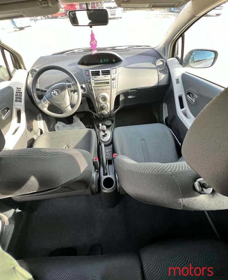 2010' Toyota Yaris photo #1