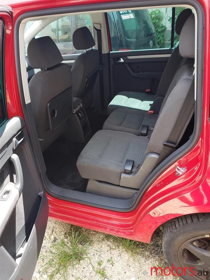 2007' Volkswagen Touran photo #2