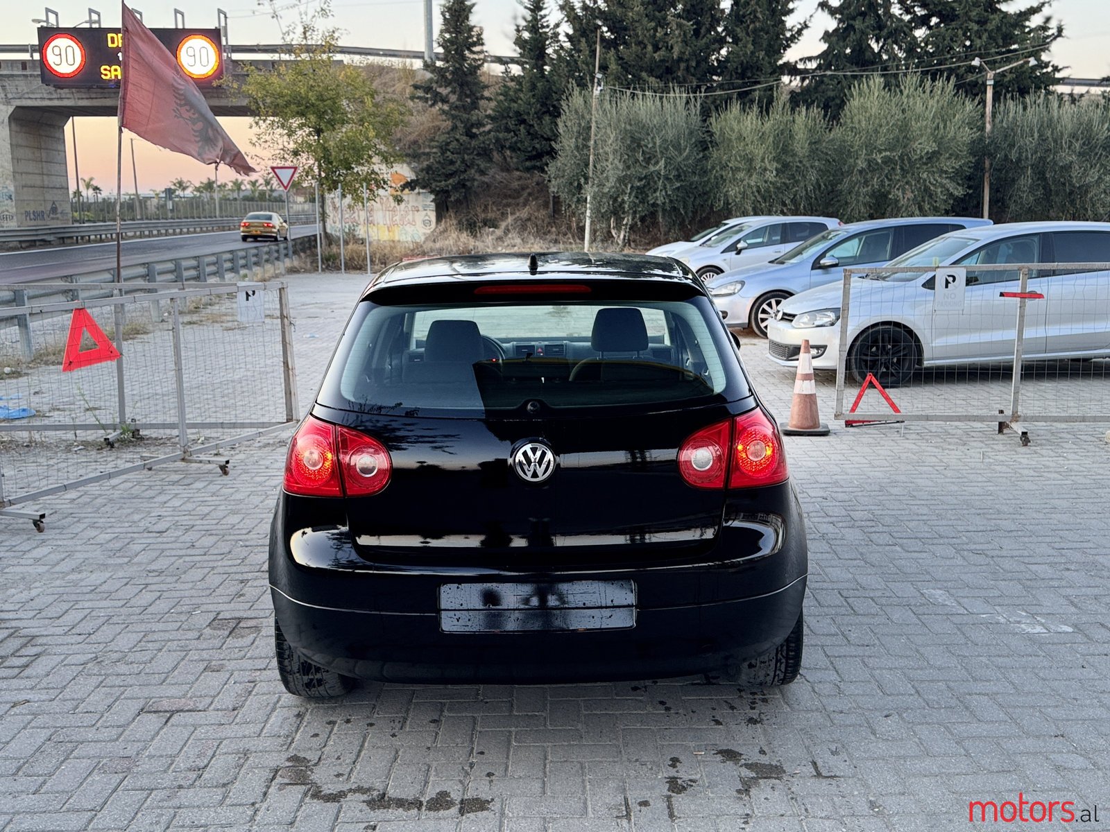 2008' Volkswagen Golf photo #6