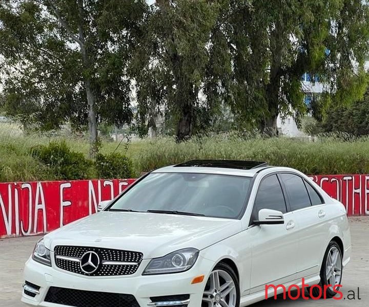 2012' Mercedes-Benz C 300 photo #1