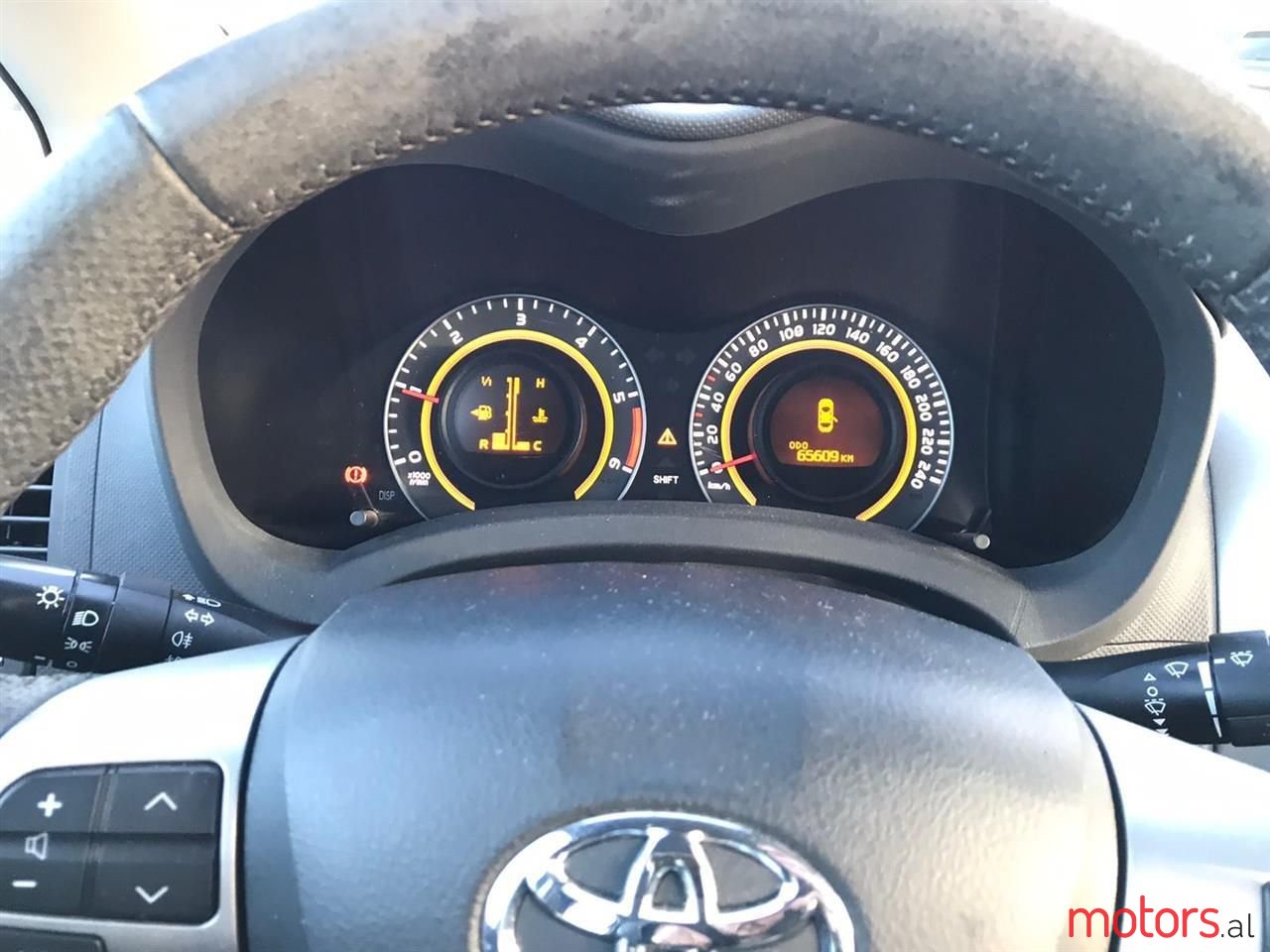 2010' Toyota Auris photo #2