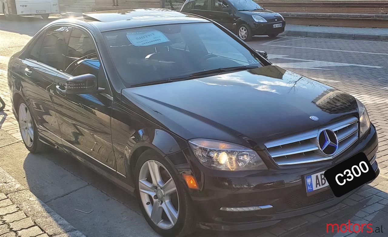 2011' Mercedes-Benz C 300 photo #3
