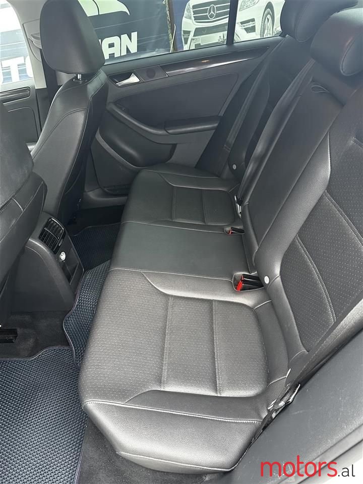 2013' Volkswagen Jetta photo #3