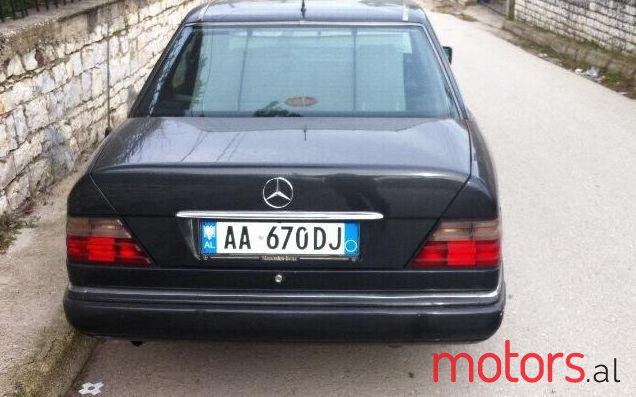 1992' Mercedes-Benz E-Class photo #2