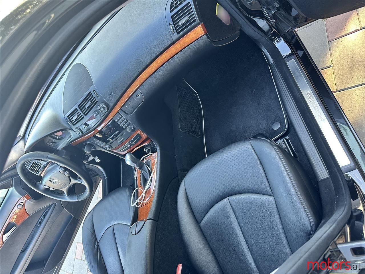 2009' Mercedes-Benz E 200 photo #3