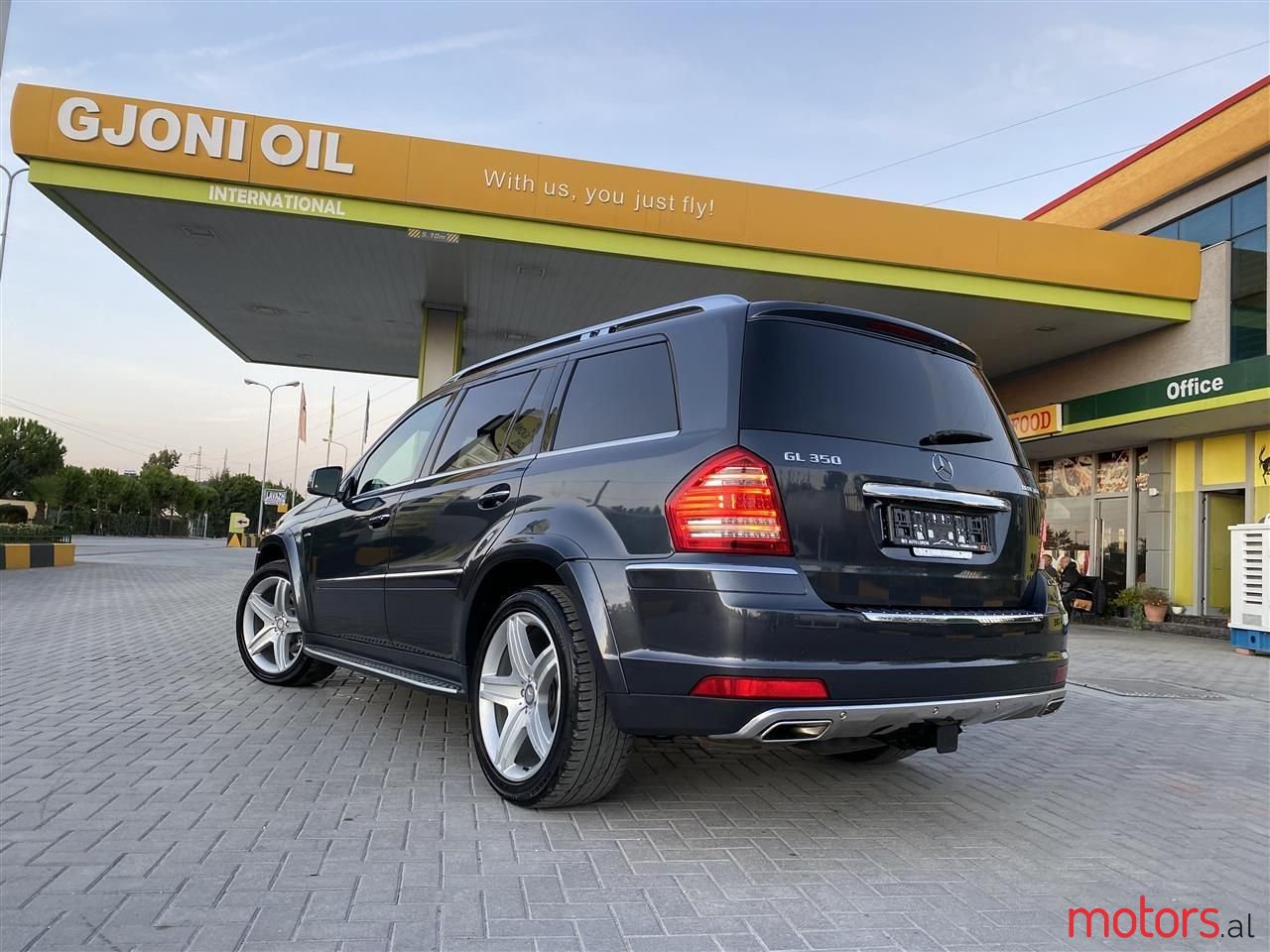 2011' Mercedes-Benz GL 350 photo #1