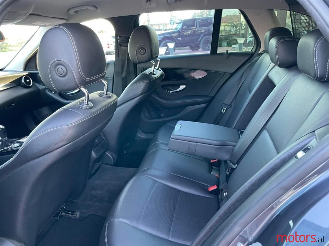 2015' Mercedes-Benz C 200 photo #4