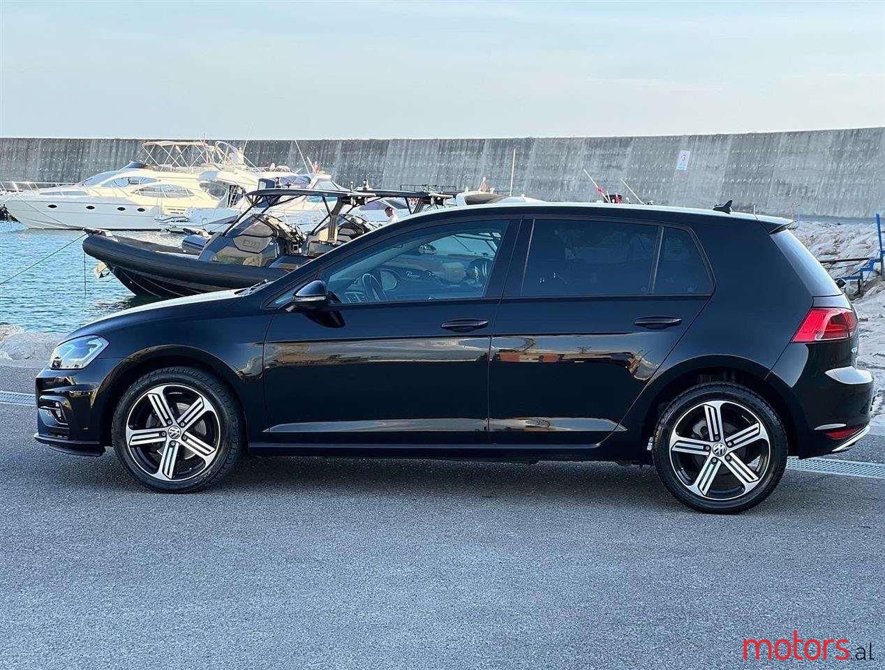 2015' Volkswagen Golf photo #2