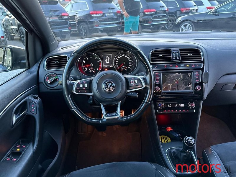 2016' Volkswagen Polo photo #5