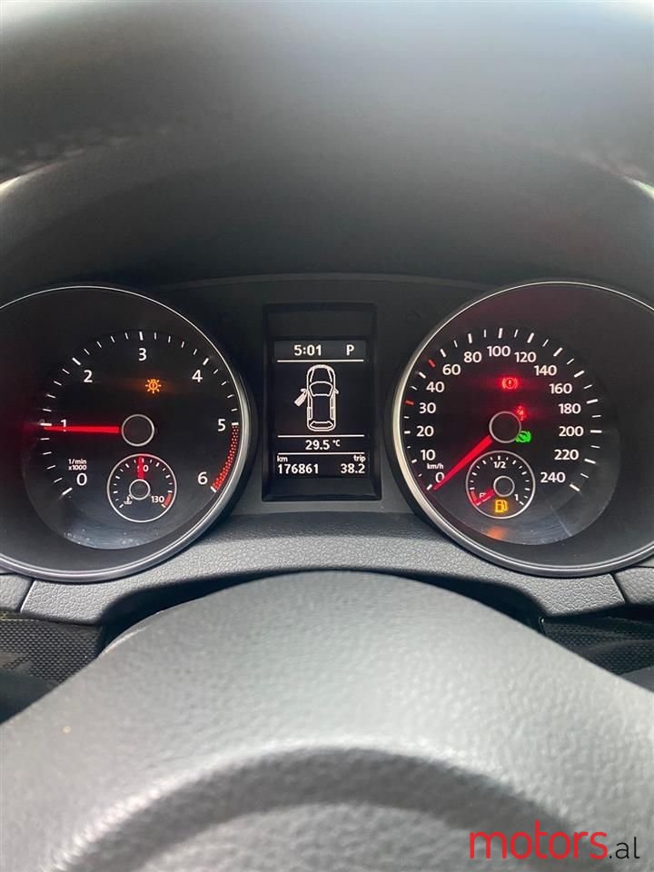 2011' Volkswagen Golf photo #5