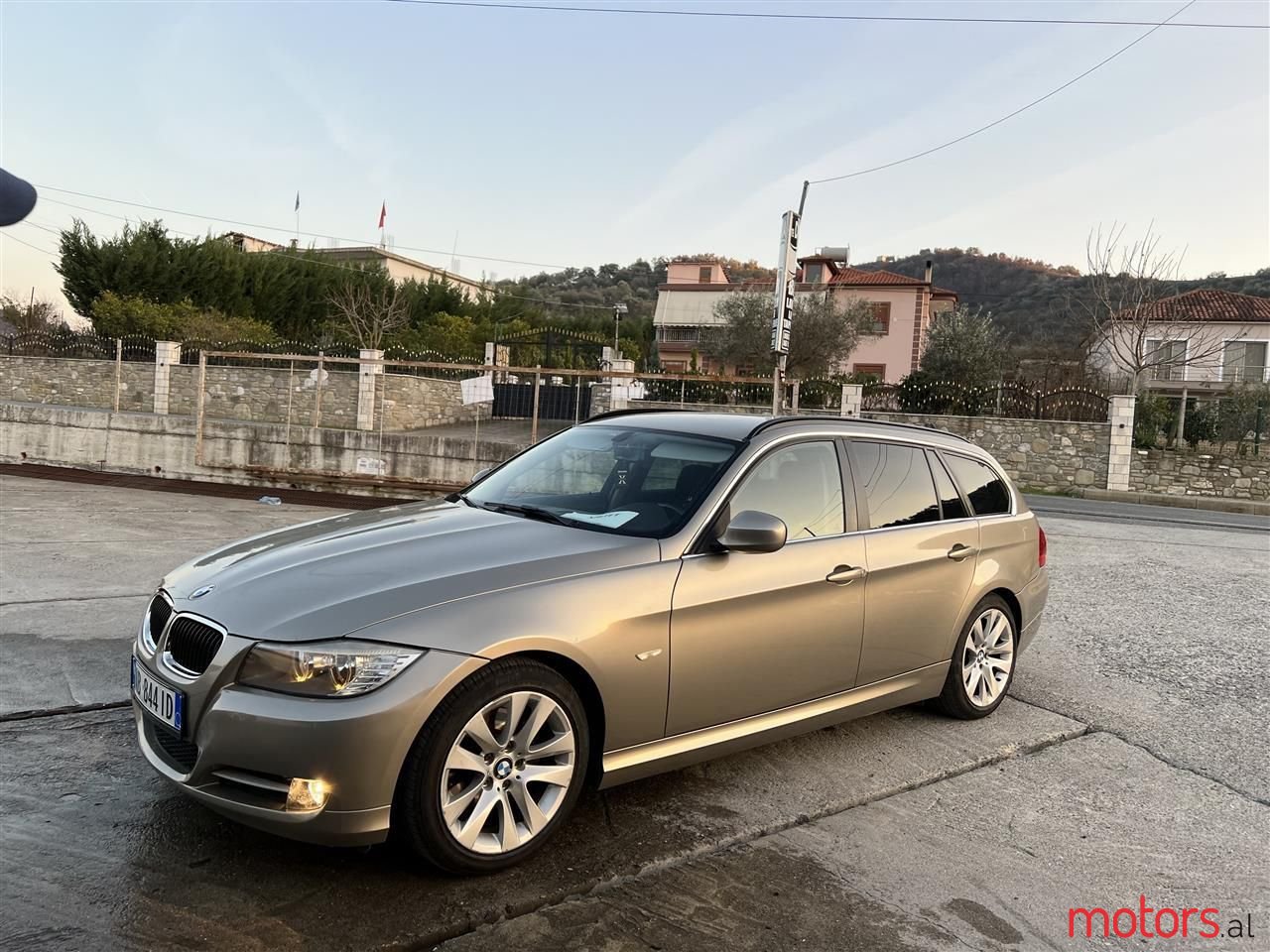 2011' BMW 320 photo #6