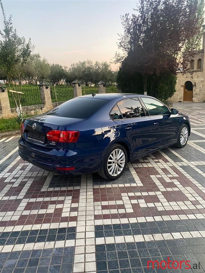 2012' Volkswagen Jetta photo #4