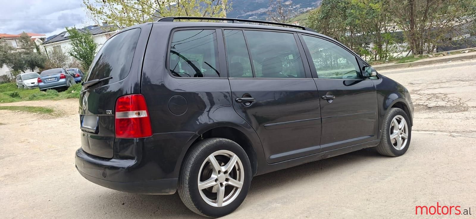 2005' Volkswagen Touran photo #2