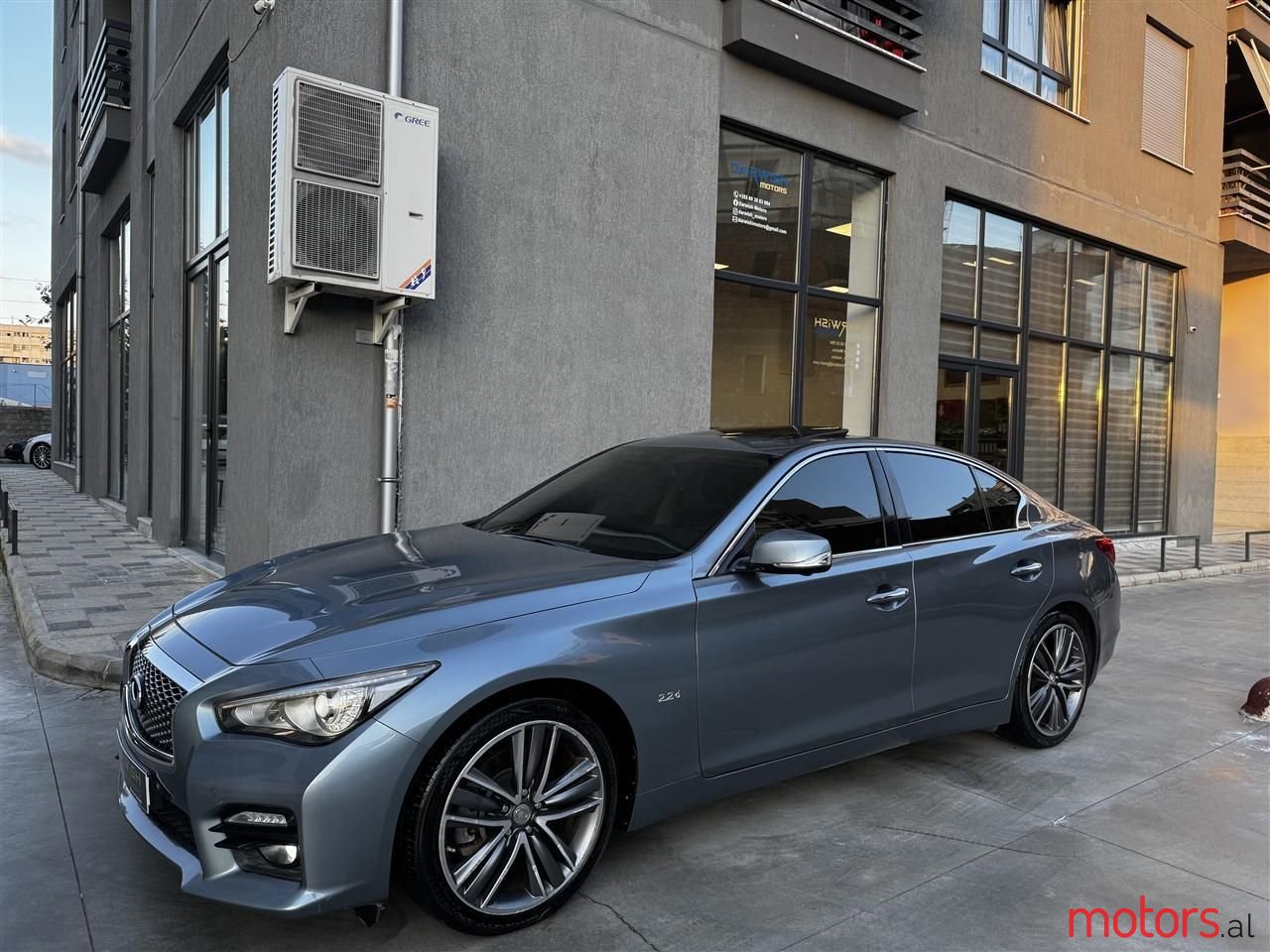 2014' Infiniti Q50 photo #2