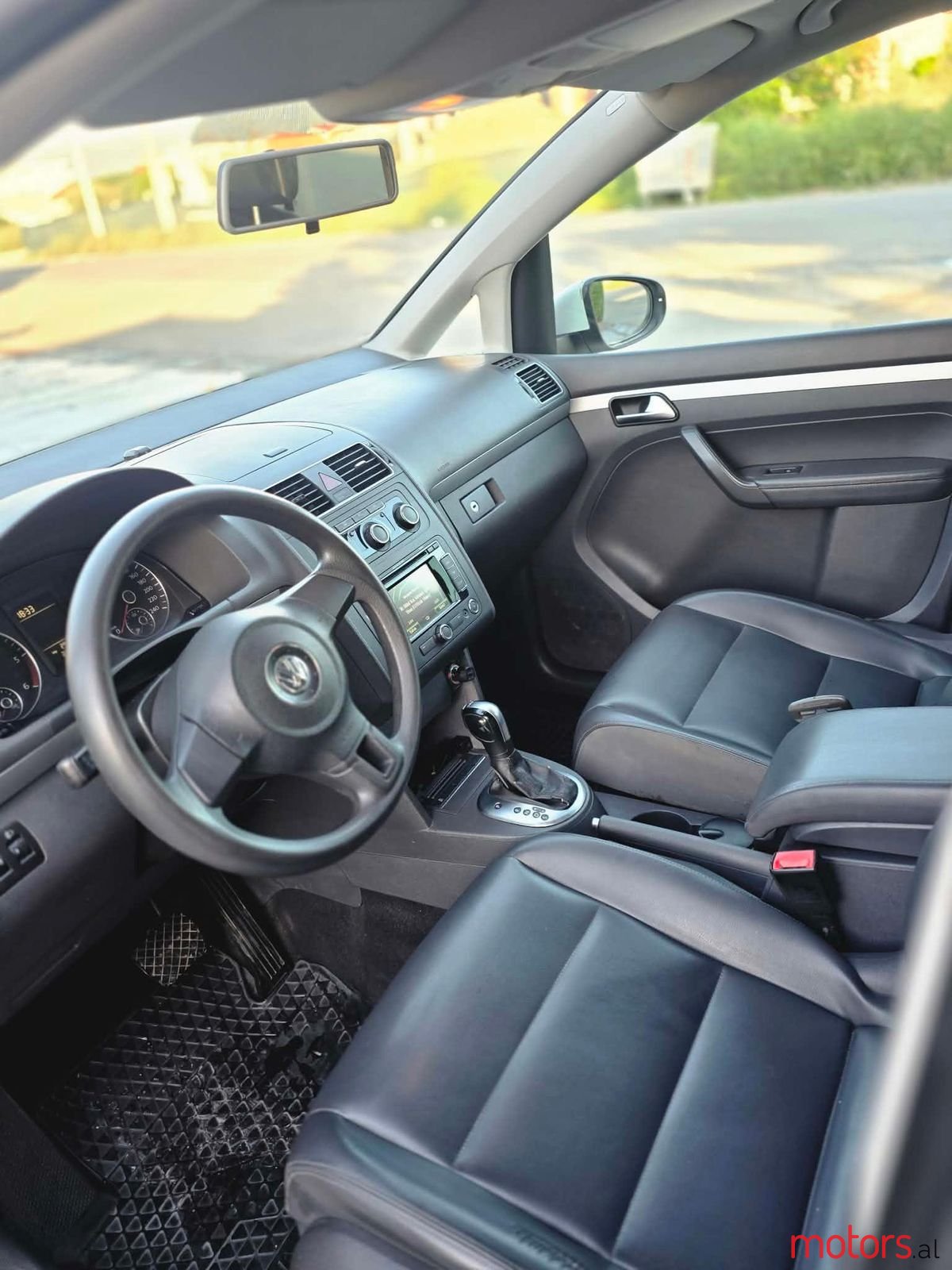 2013' Volkswagen Touran photo #1