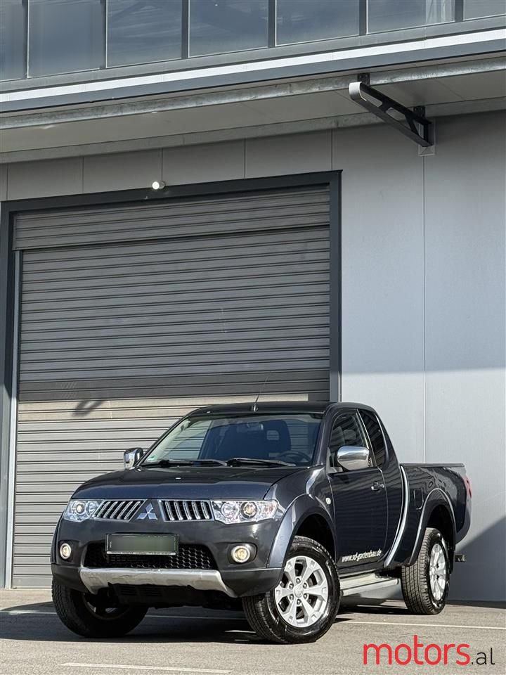2010' Mitsubishi L200 photo #1