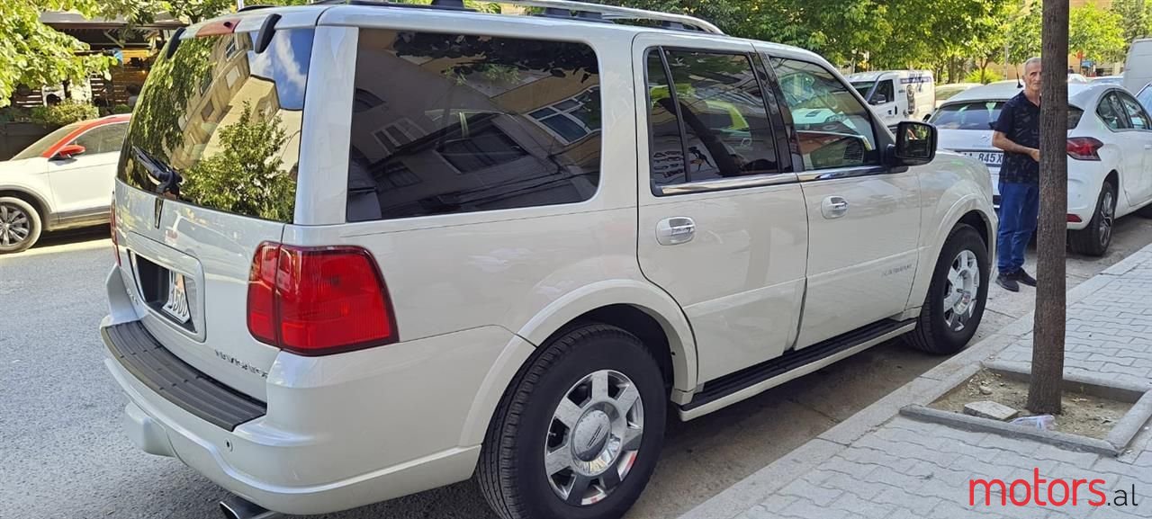 2005' Lincoln Navigator photo #2
