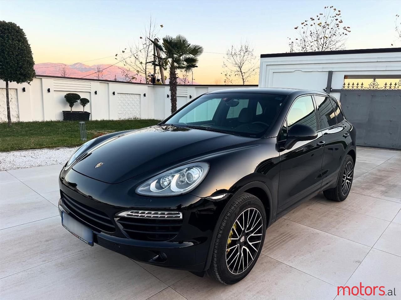 2011' Porsche Cayenne photo #1