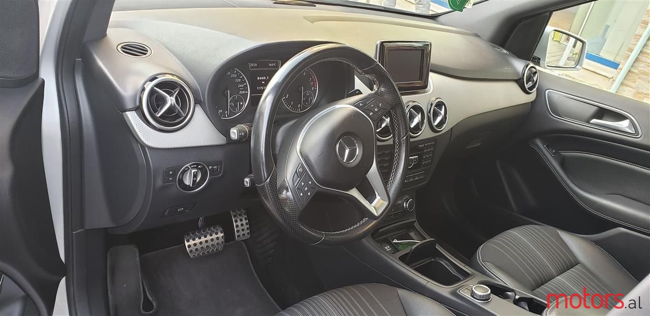 2013' Mercedes-Benz B 180 photo #4