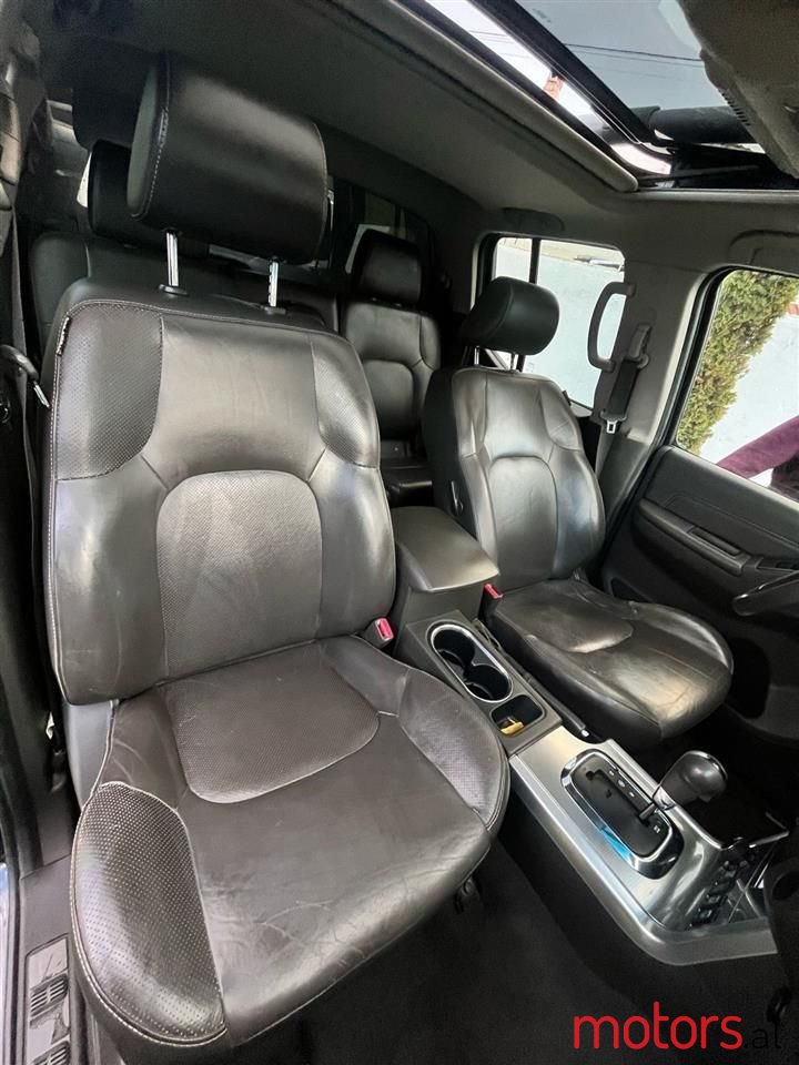 2011' Nissan Navara photo #6