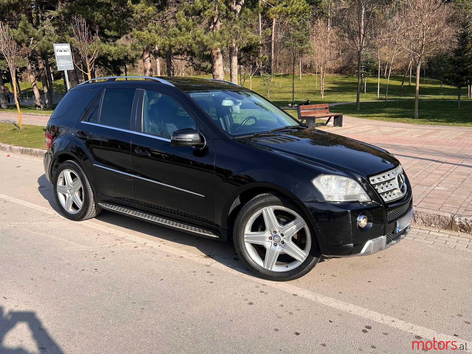 2011' Mercedes-Benz ML 350 photo #2