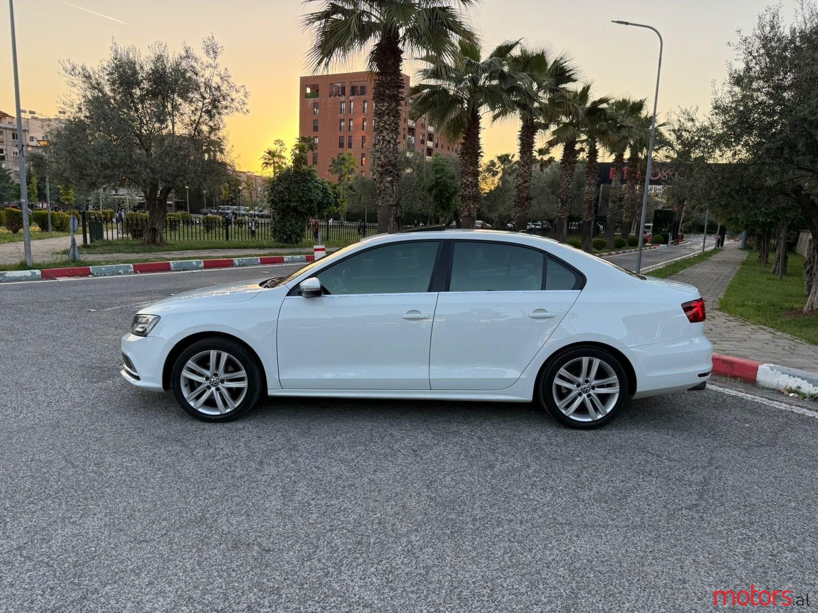 2016' Volkswagen Jetta photo #4