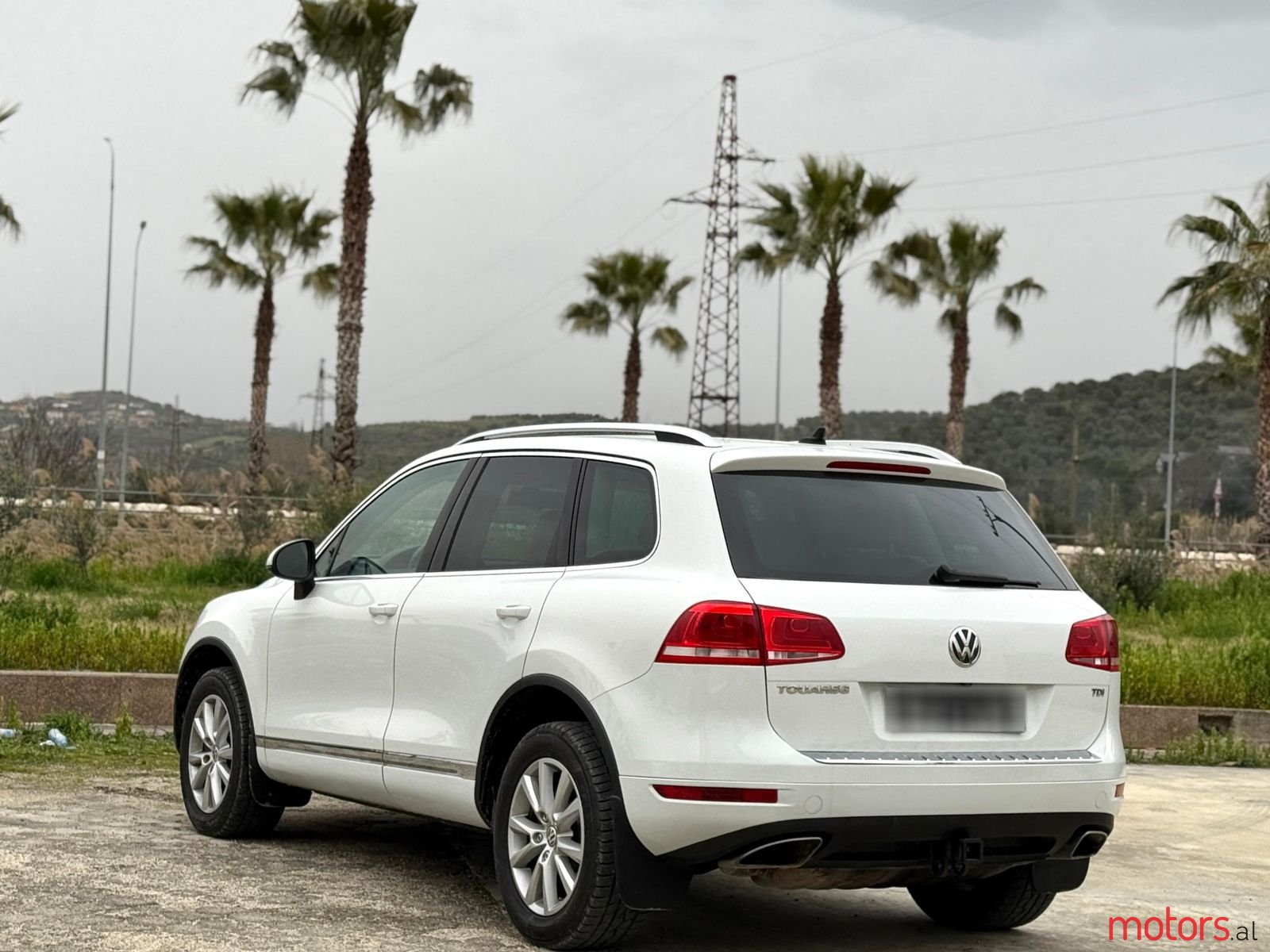 2014' Volkswagen Touareg photo #6