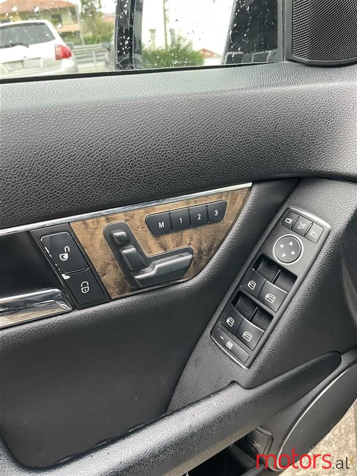 2011' Mercedes-Benz C 300 photo #4