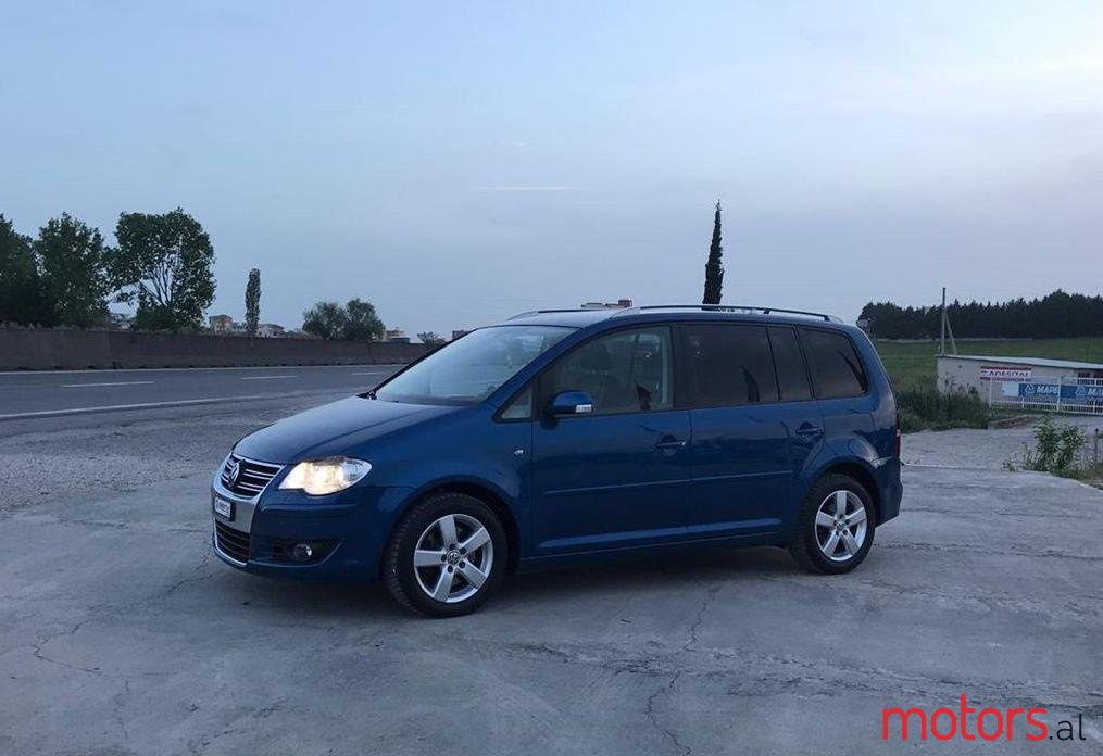 2008' Volkswagen Touran photo #2