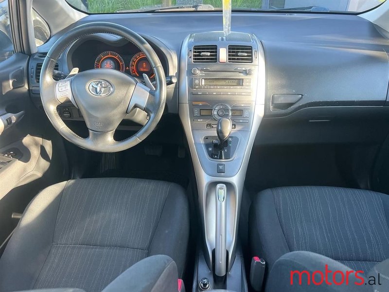 2008' Toyota Auris photo #3
