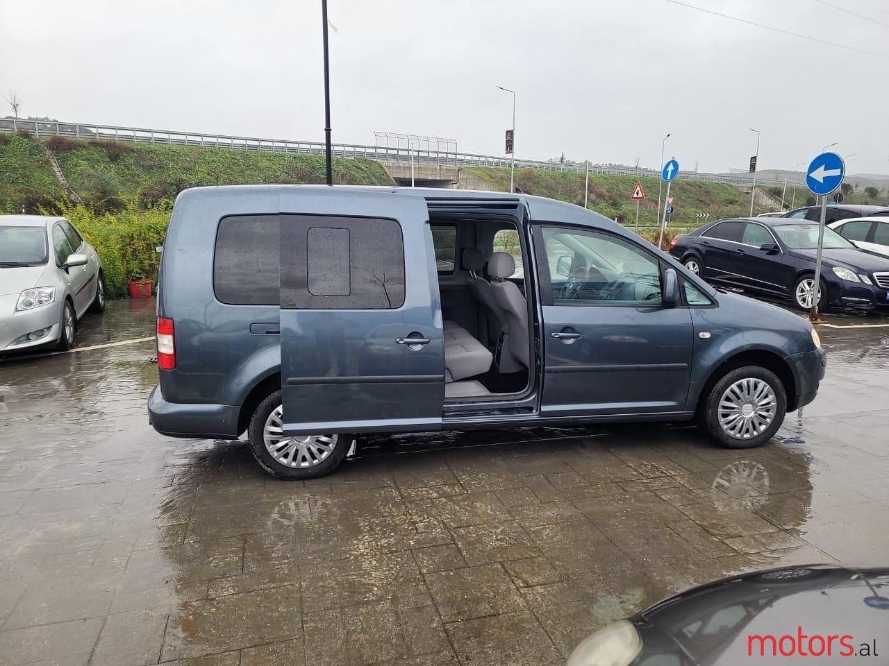 2009' Volkswagen Caddy photo #4