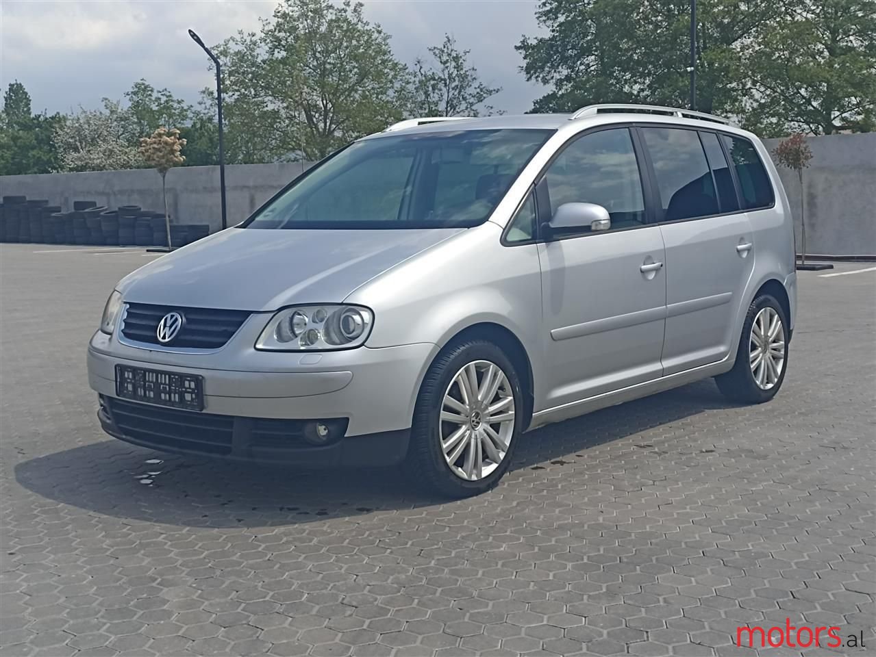 2005' Volkswagen Touran photo #1