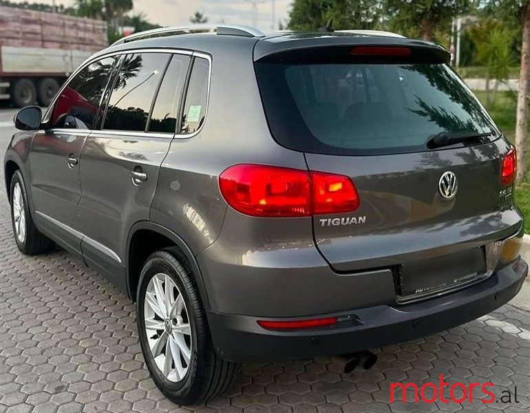 2014' Volkswagen Tiguan photo #2