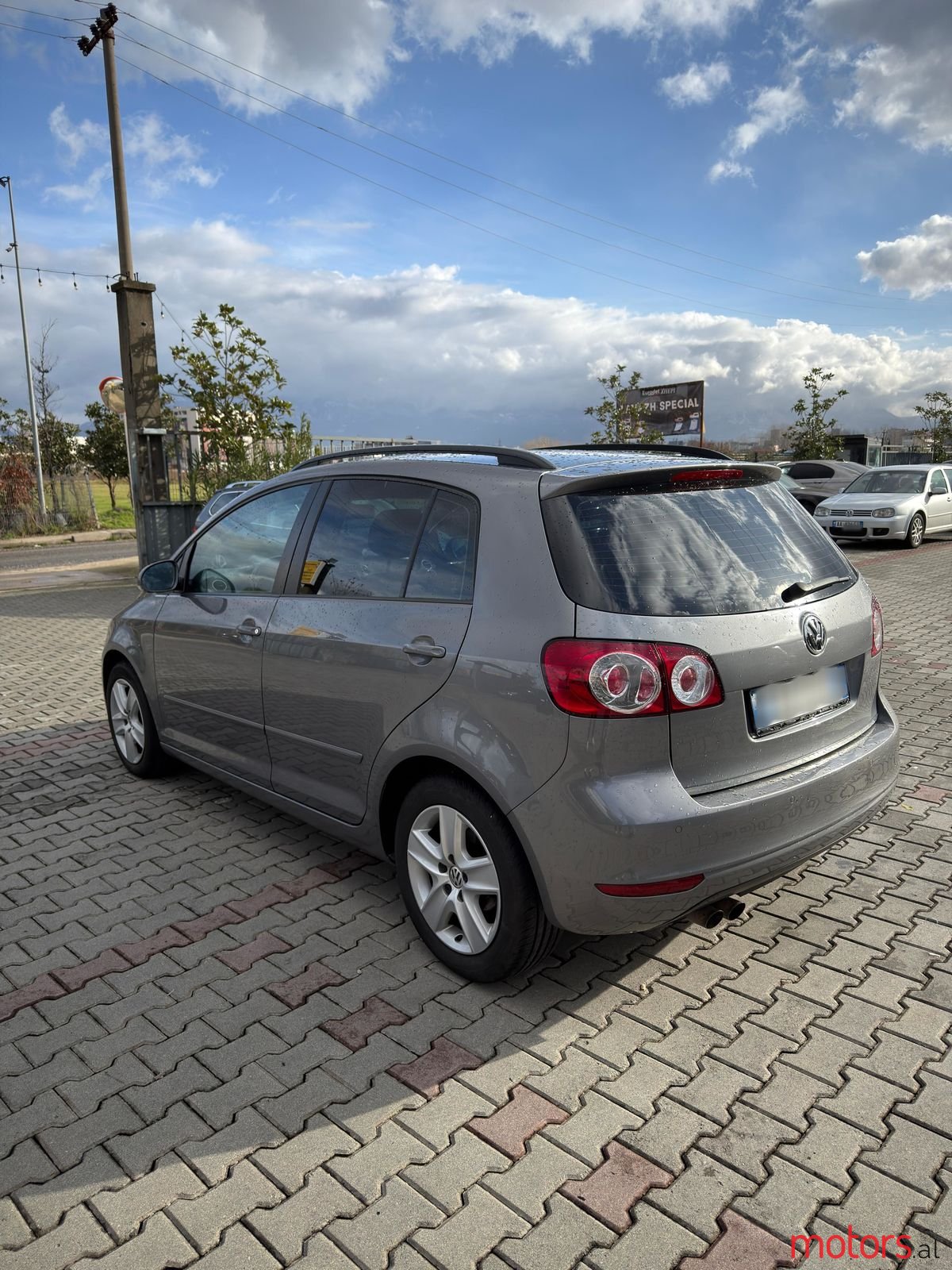 2009' Volkswagen Golf Plus photo #2