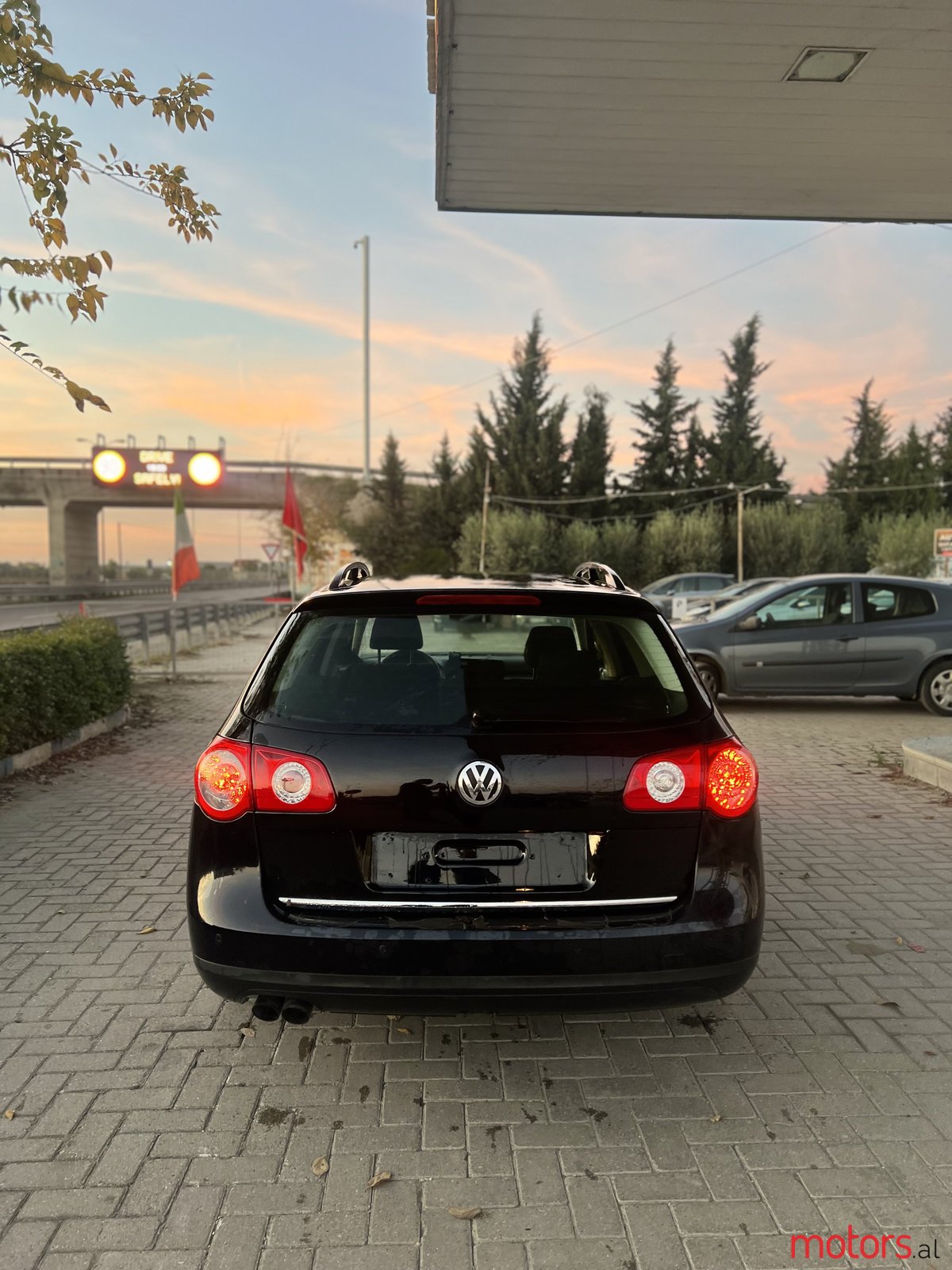 2010' Volkswagen Passat photo #6