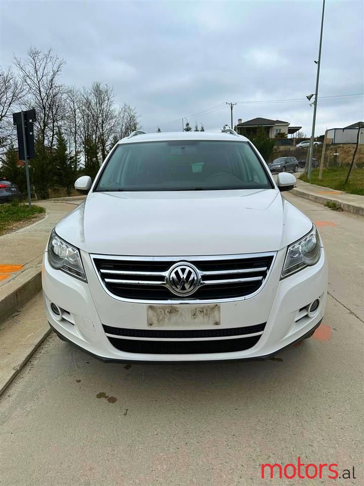 2010' Volkswagen Tiguan photo #4