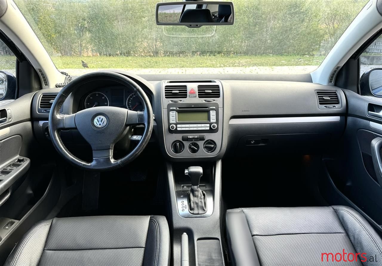 2008' Volkswagen Golf photo #3