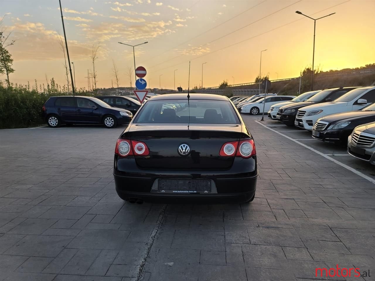 2008' Volkswagen Passat photo #4