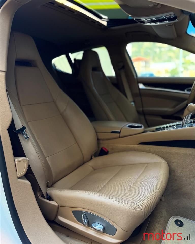 2014' Porsche Panamera photo #3