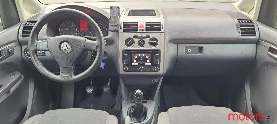 2010' Volkswagen Touran photo #5