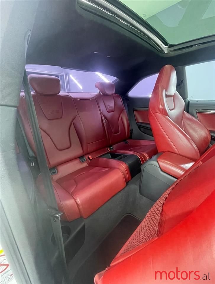 2010' Audi S5 photo #5