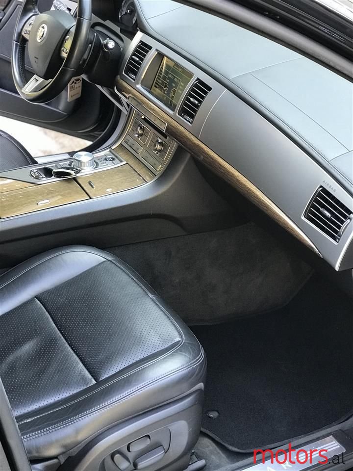 2010' Jaguar XF photo #5