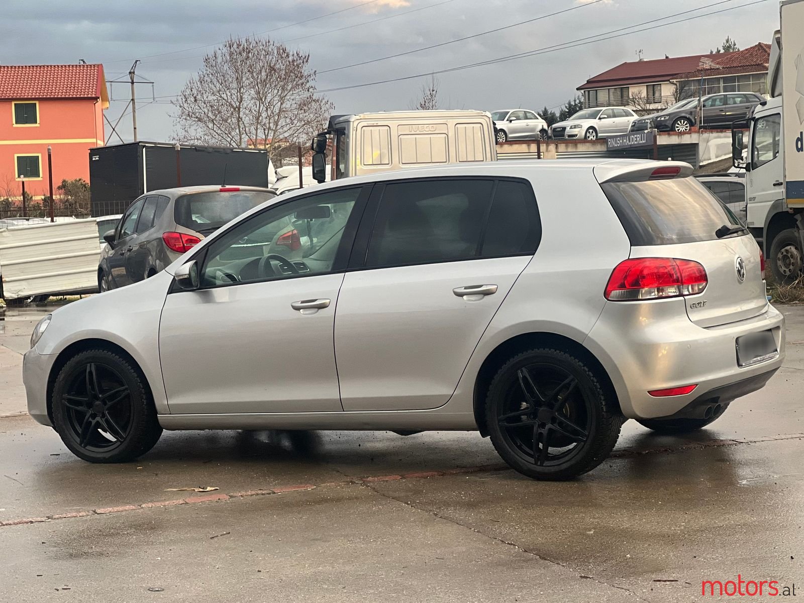 2009' Volkswagen Golf photo #5